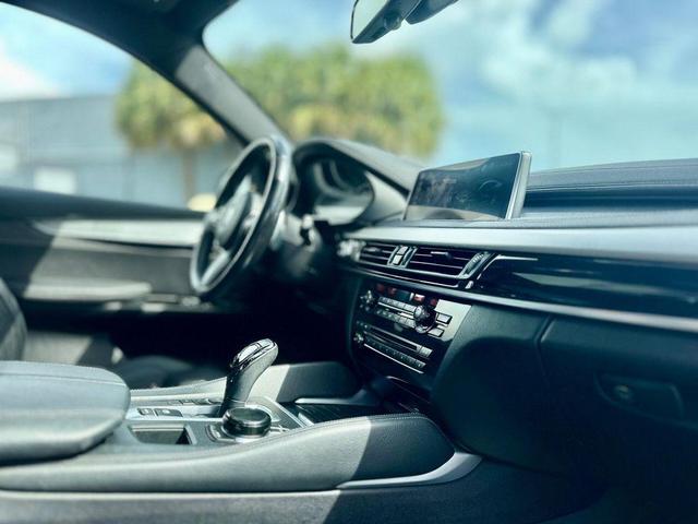 Photo of 2019 Pearl Silver Metallic BMW X6