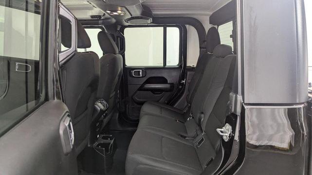 Photo of 2020 Black Clearcoat Jeep Gladiator