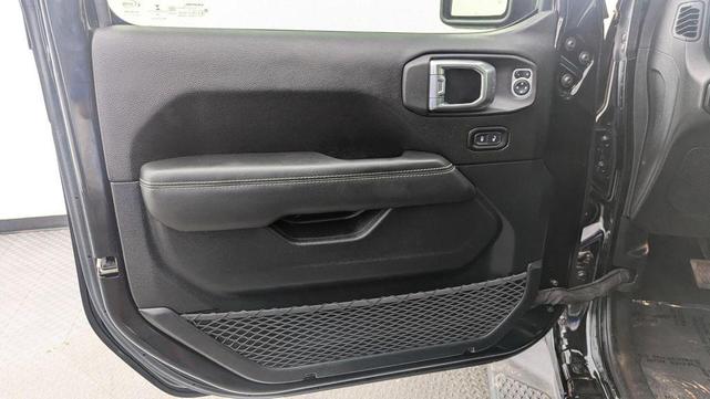 Photo of 2020 Black Clearcoat Jeep Gladiator