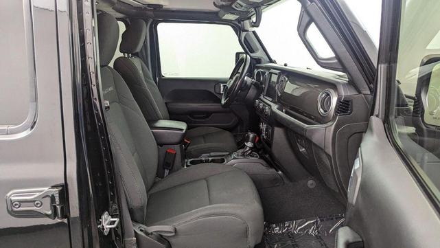 Photo of 2020 Black Clearcoat Jeep Gladiator