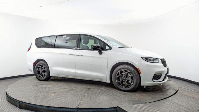 Photo of 2024 Bright White Clearcoat Chrysler Pacifica Hybrid
