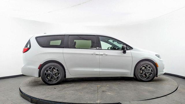 Photo of 2024 Bright White Clearcoat Chrysler Pacifica Hybrid