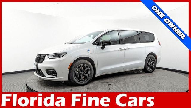 Photo of 2024 Bright White Clearcoat Chrysler Pacifica Hybrid