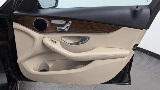 Photo of 2019 Emerald Green Metallic Mercedes-Benz C-Class
