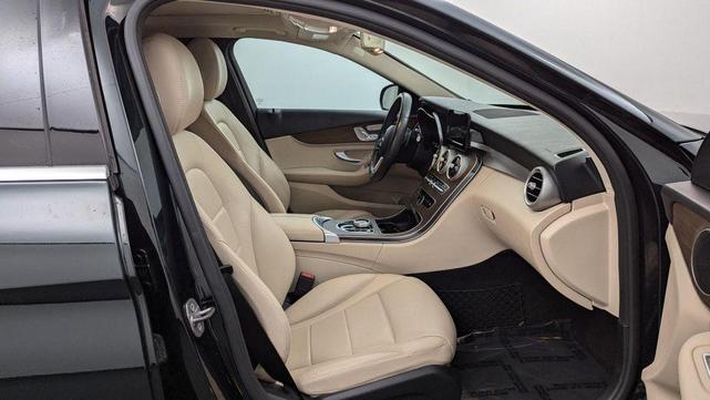 Photo of 2019 Emerald Green Metallic Mercedes-Benz C-Class