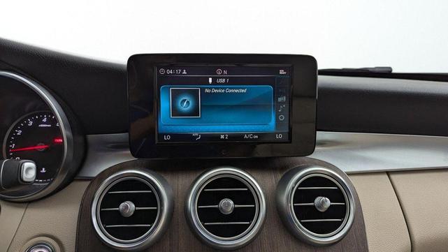 Photo of 2019 Emerald Green Metallic Mercedes-Benz C-Class