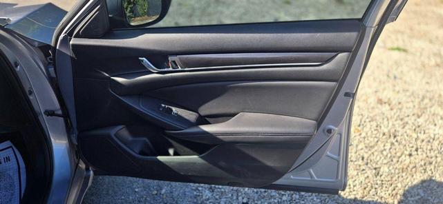 Photo of 2021 Lunar Silver Metallic Honda Accord
