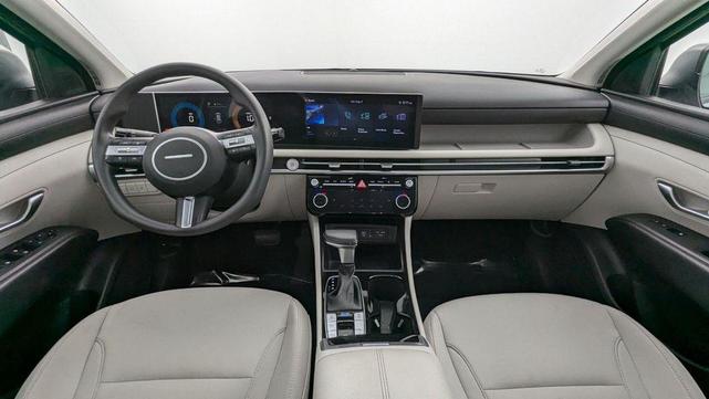 Photo of 2025 Shimmering Silver Hyundai TUCSON