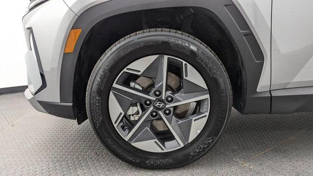 Photo of 2025 Shimmering Silver Hyundai TUCSON