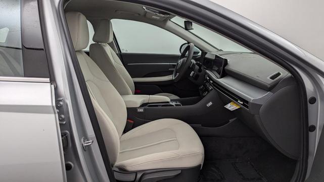 Photo of 2025 Silver Hyundai SONATA
