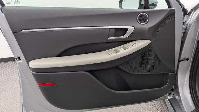 Photo of 2025 Silver Hyundai SONATA