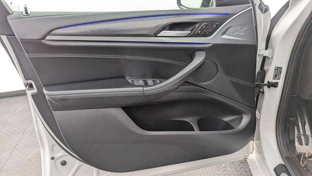 Photo of 2022 Alpine White BMW X4