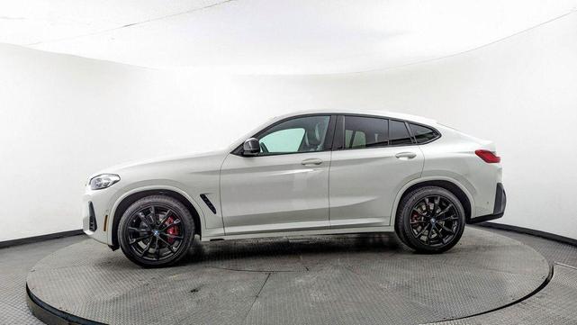 Photo of 2022 Alpine White BMW X4