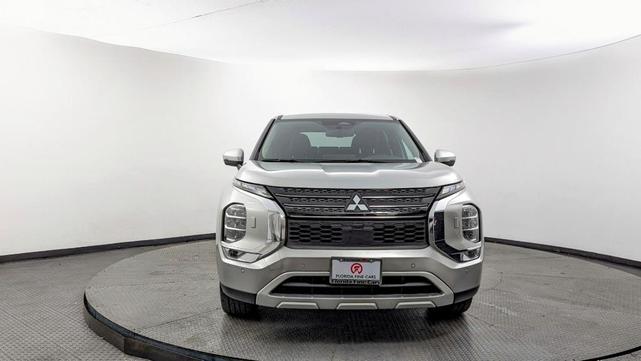 Photo of 2023 Alloy Silver Metallic Mitsubishi Outlander PHEV