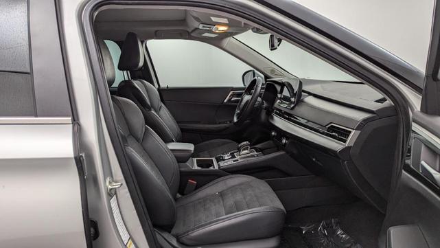 Photo of 2023 Alloy Silver Metallic Mitsubishi Outlander PHEV