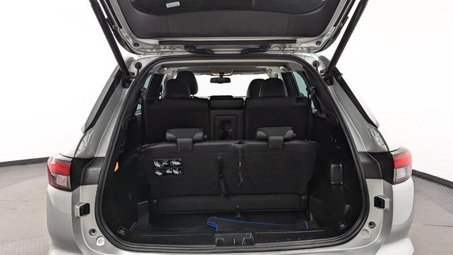 Photo of 2023 Alloy Silver Metallic Mitsubishi Outlander PHEV