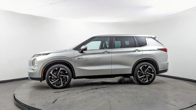 Photo of 2023 Alloy Silver Metallic Mitsubishi Outlander PHEV