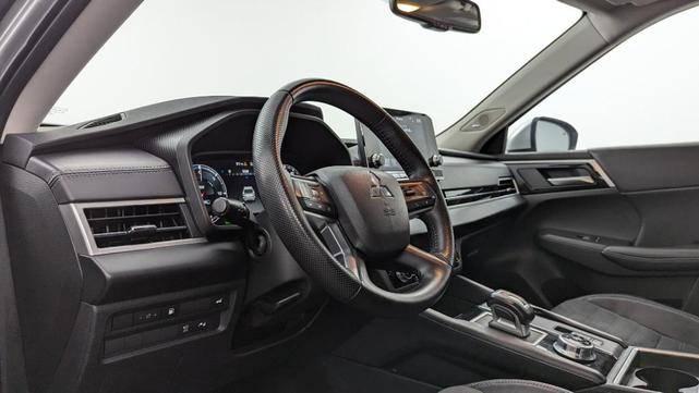 Photo of 2023 Alloy Silver Metallic Mitsubishi Outlander PHEV