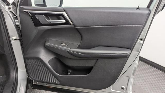 Photo of 2023 Alloy Silver Metallic Mitsubishi Outlander PHEV