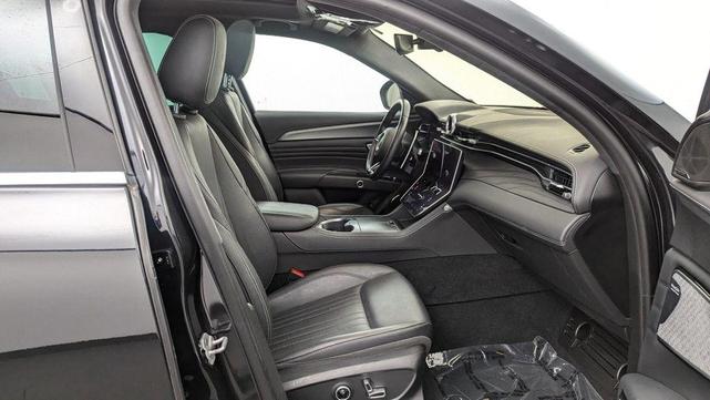 Photo of 2023 Nero Maserati Grecale