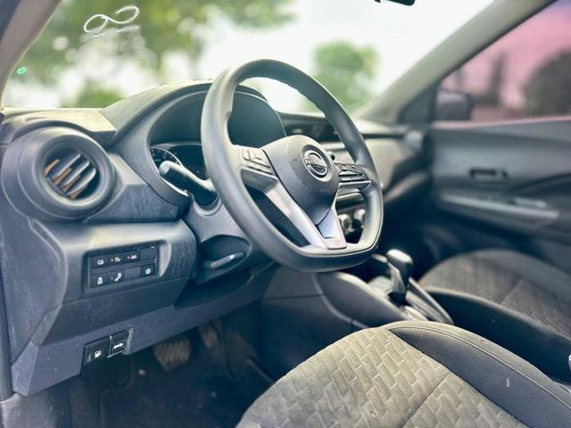Photo of 2022 Super Black Nissan Kicks