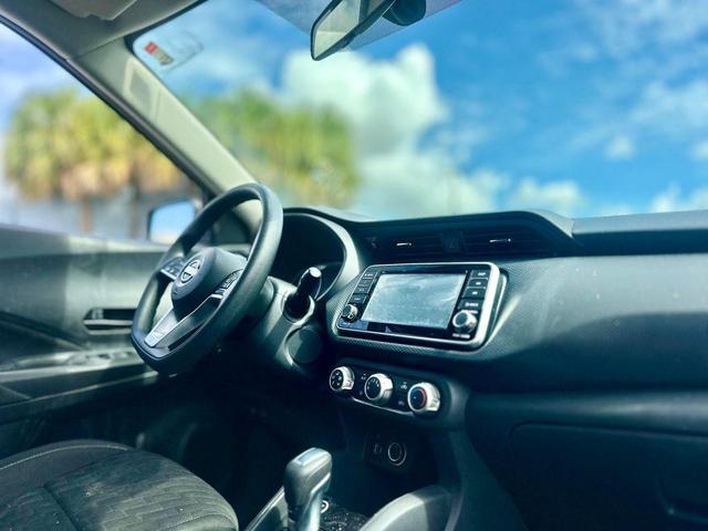 Photo of 2022 Super Black Nissan Kicks