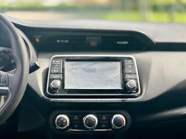 Photo of 2022 Super Black Nissan Kicks