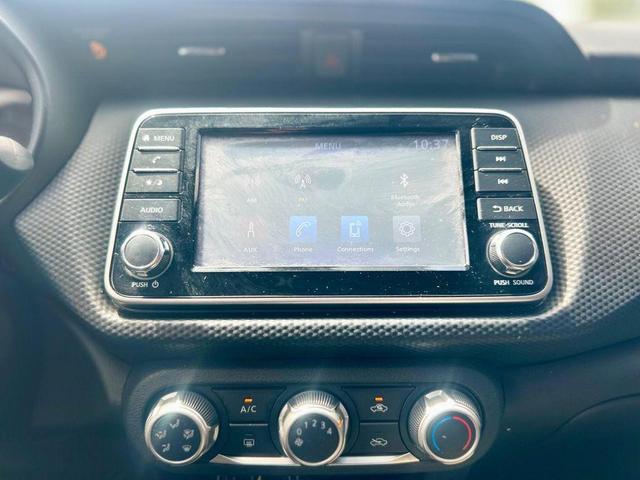 Photo of 2022 Super Black Nissan Kicks