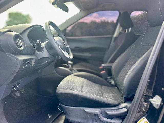 Photo of 2022 Super Black Nissan Kicks