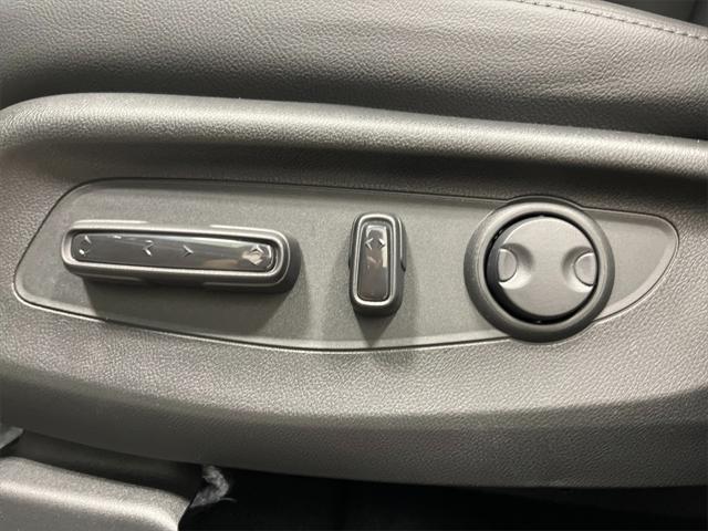 Photo of 2026 Platinum White Pearl Honda CR-V