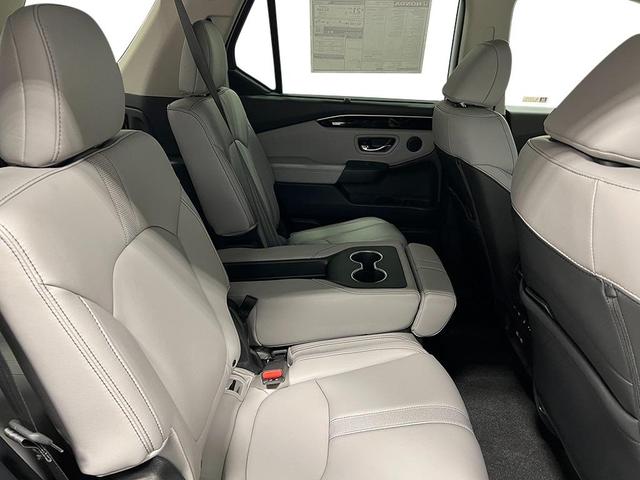 Photo of 2025 Obsidian Blue Pearl Honda Pilot