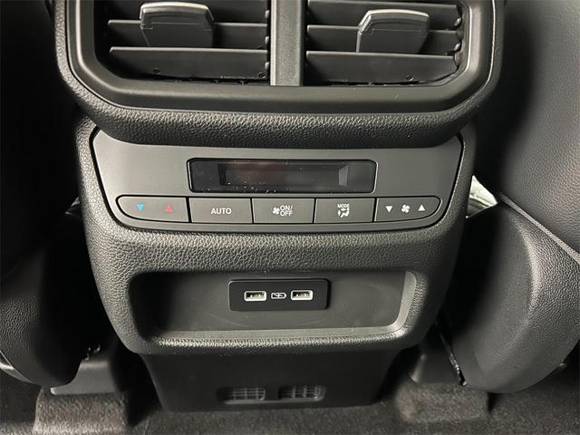 Photo of 2025 Obsidian Blue Pearl Honda Pilot