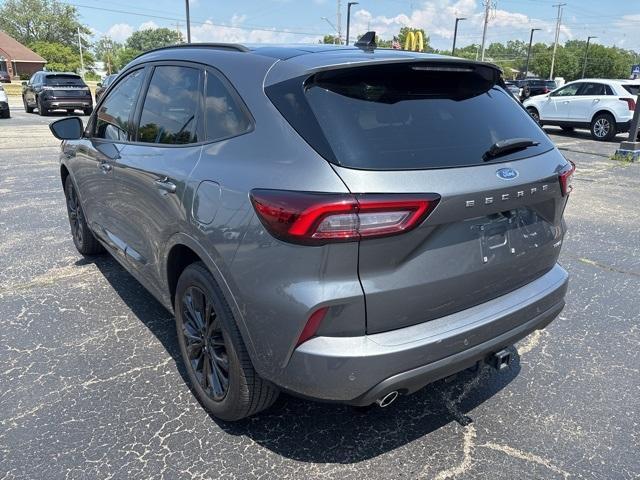 Photo of 2023 Carbonized Gray Metallic Ford Escape