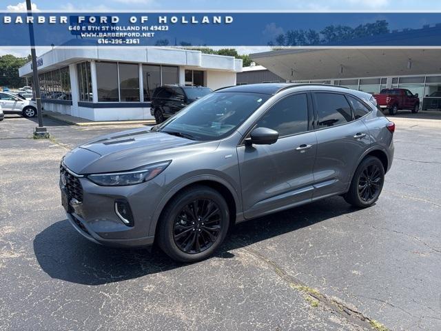 Photo of 2023 Carbonized Gray Metallic Ford Escape