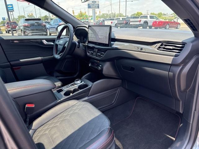 Photo of 2023 Carbonized Gray Metallic Ford Escape