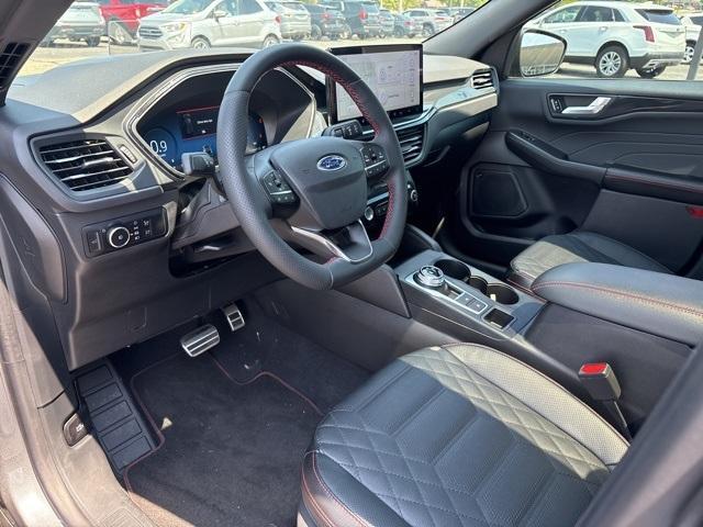 Photo of 2023 Carbonized Gray Metallic Ford Escape