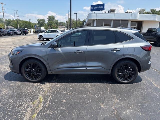 Photo of 2023 Carbonized Gray Metallic Ford Escape