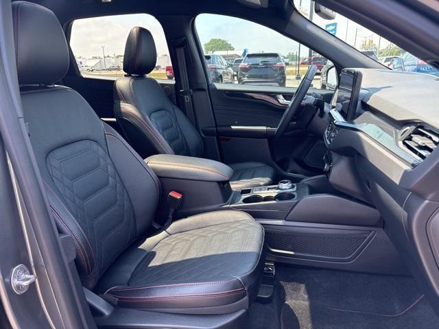Photo of 2023 Carbonized Gray Metallic Ford Escape