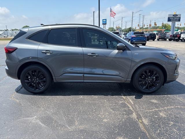 Photo of 2023 Carbonized Gray Metallic Ford Escape