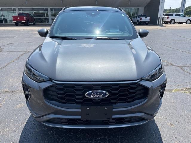Photo of 2023 Carbonized Gray Metallic Ford Escape