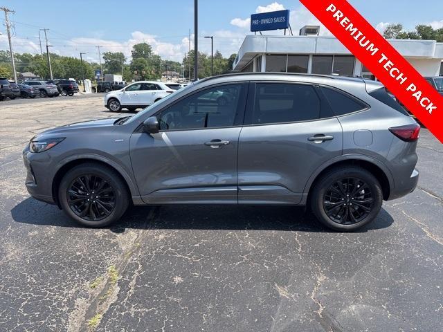 Photo of 2023 Carbonized Gray Metallic Ford Escape