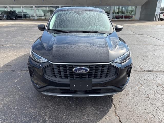 Photo of 2023 Black Ford Escape