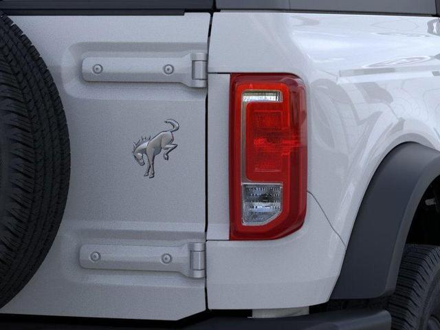Photo of 2025 Oxford White Ford Bronco