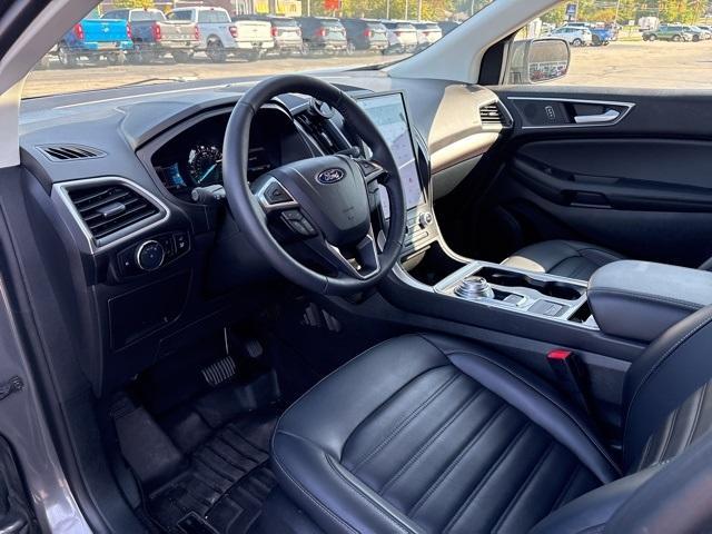 Photo of 2024 Carbonized Gray Metallic Ford Edge