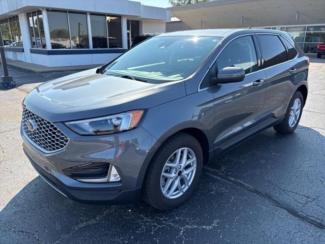 Photo of 2024 Carbonized Gray Metallic Ford Edge