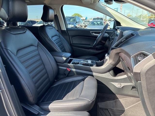 Photo of 2024 Carbonized Gray Metallic Ford Edge
