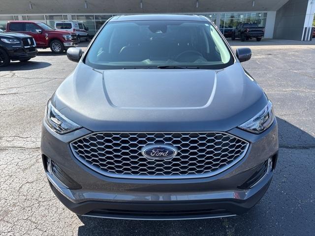 Photo of 2024 Carbonized Gray Metallic Ford Edge