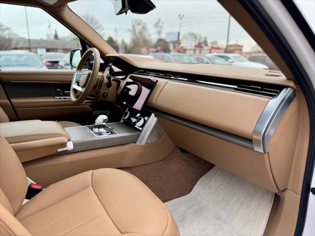 Photo of 2022 White Land Rover Range Rover