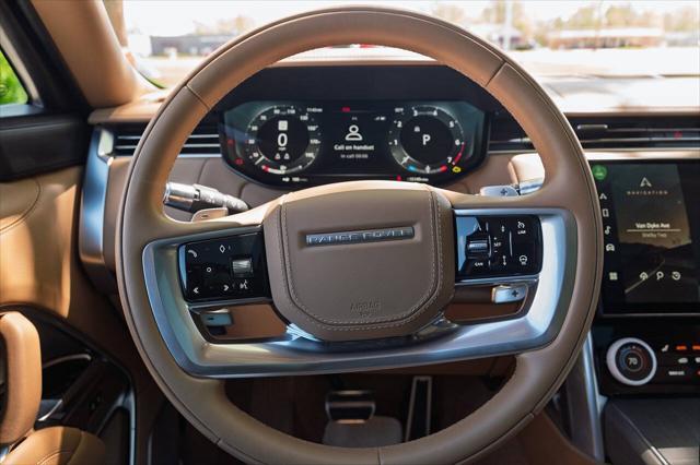 Photo of 2022 White Land Rover Range Rover