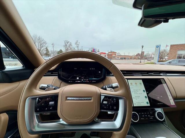 Photo of 2022 White Land Rover Range Rover